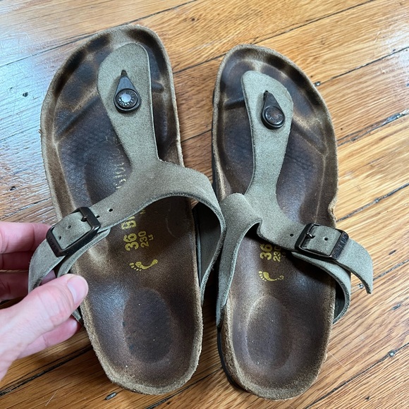Birkenstock tan suede Gizah sandal in VGUC size 36 comfy and soft - Picture 2 of 13